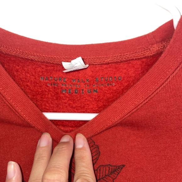 Nature Walk Studio Cropped Sweatshirt - Picture 3 of 5